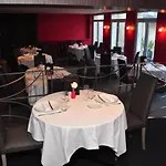 Logis A La Bonne 2* 라발