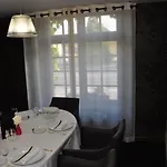 Logis A La Bonne 호텔 라발