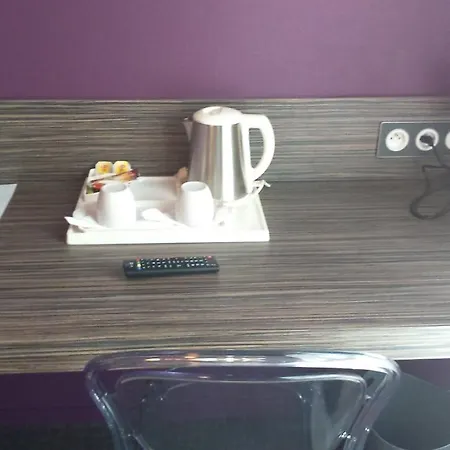 Hotel Logis A La Bonne 2*