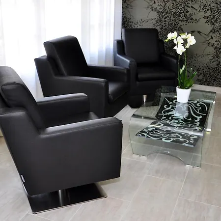 Logis A La Bonne 호텔 2*