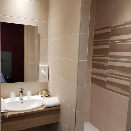 Logis A La Bonne 호텔 라발