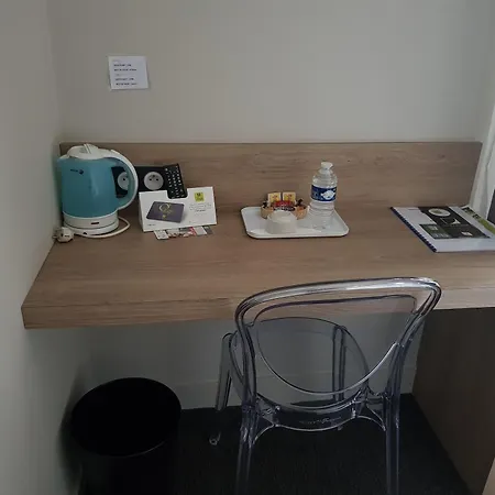 호텔 Logis A La Bonne 라발