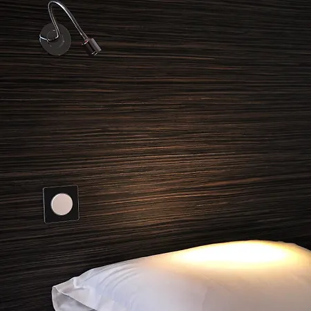 Logis A La Bonne 라발