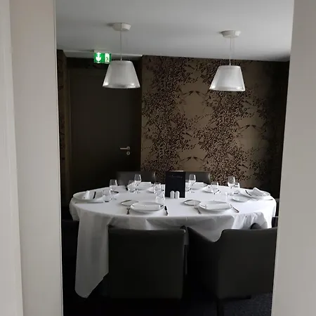 Logis A La Bonne 라발