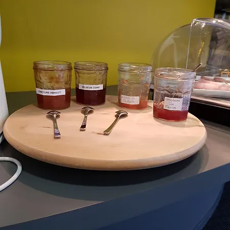 Logis A La Bonne 호텔 라발