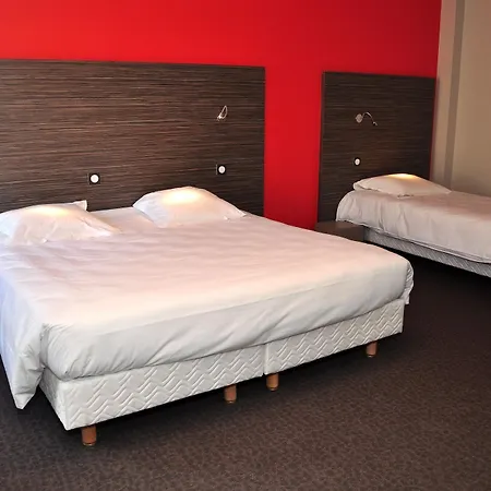 호텔 Logis A La Bonne 라발