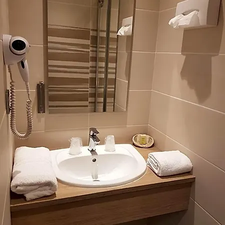 Logis A La Bonne 2* Laval (Mayenne)