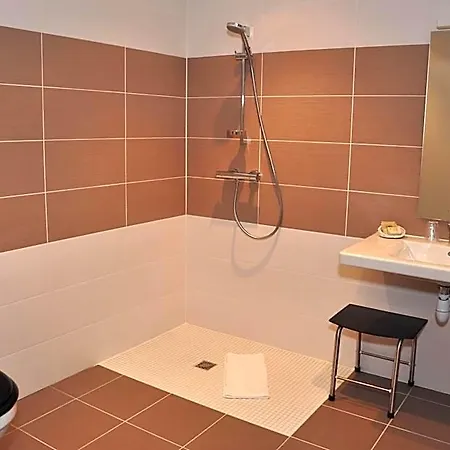 Logis A La Bonne 2* Laval (Mayenne)