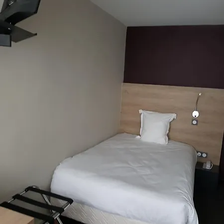 Hotel Logis A La Bonne Laval (Mayenne)