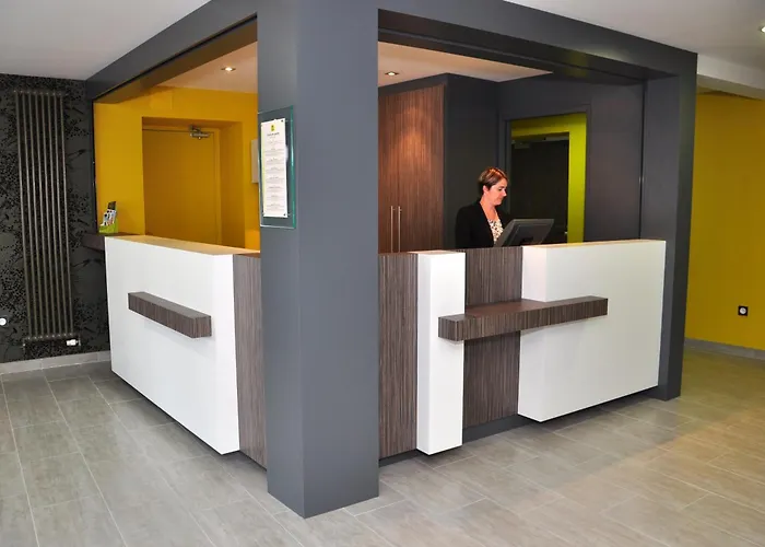 Hotel Logis A La Bonne Laval (Mayenne)