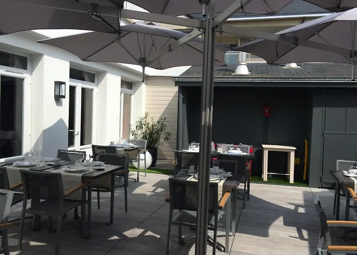 Hotel Logis A La Bonne Laval (Mayenne)