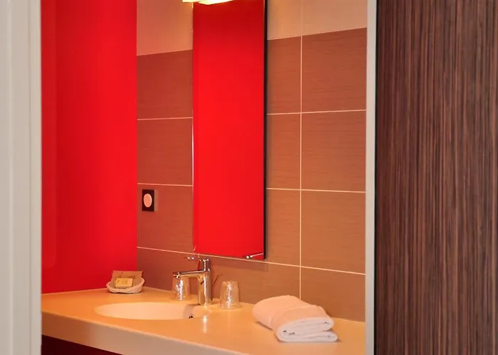 Logis A La Bonne 2* 拉瓦勒