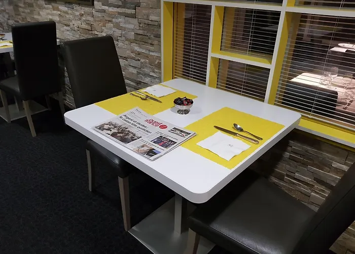 Logis A La Bonne 2* 拉瓦勒