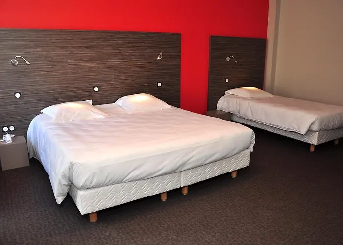 酒店 Logis A La Bonne 拉瓦勒